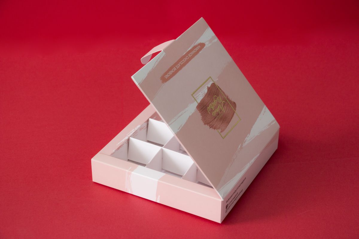 Cardboard packaging for confectionery